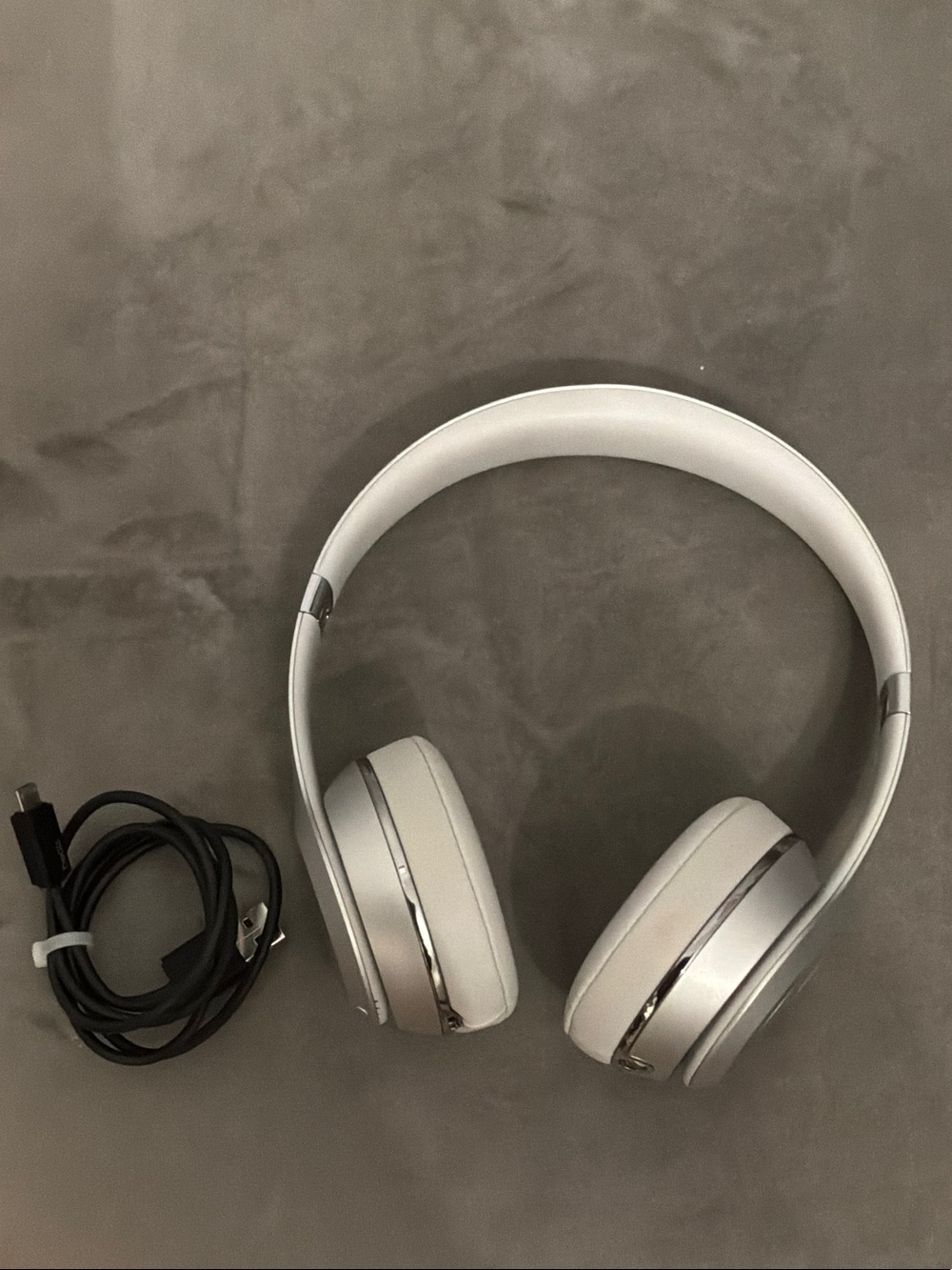 Beats Solo 3 Wireless Over-Ear Headphones - Silver no case